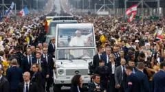 Papa Leo XIV realiza missa aberta ao ar livre em Paris