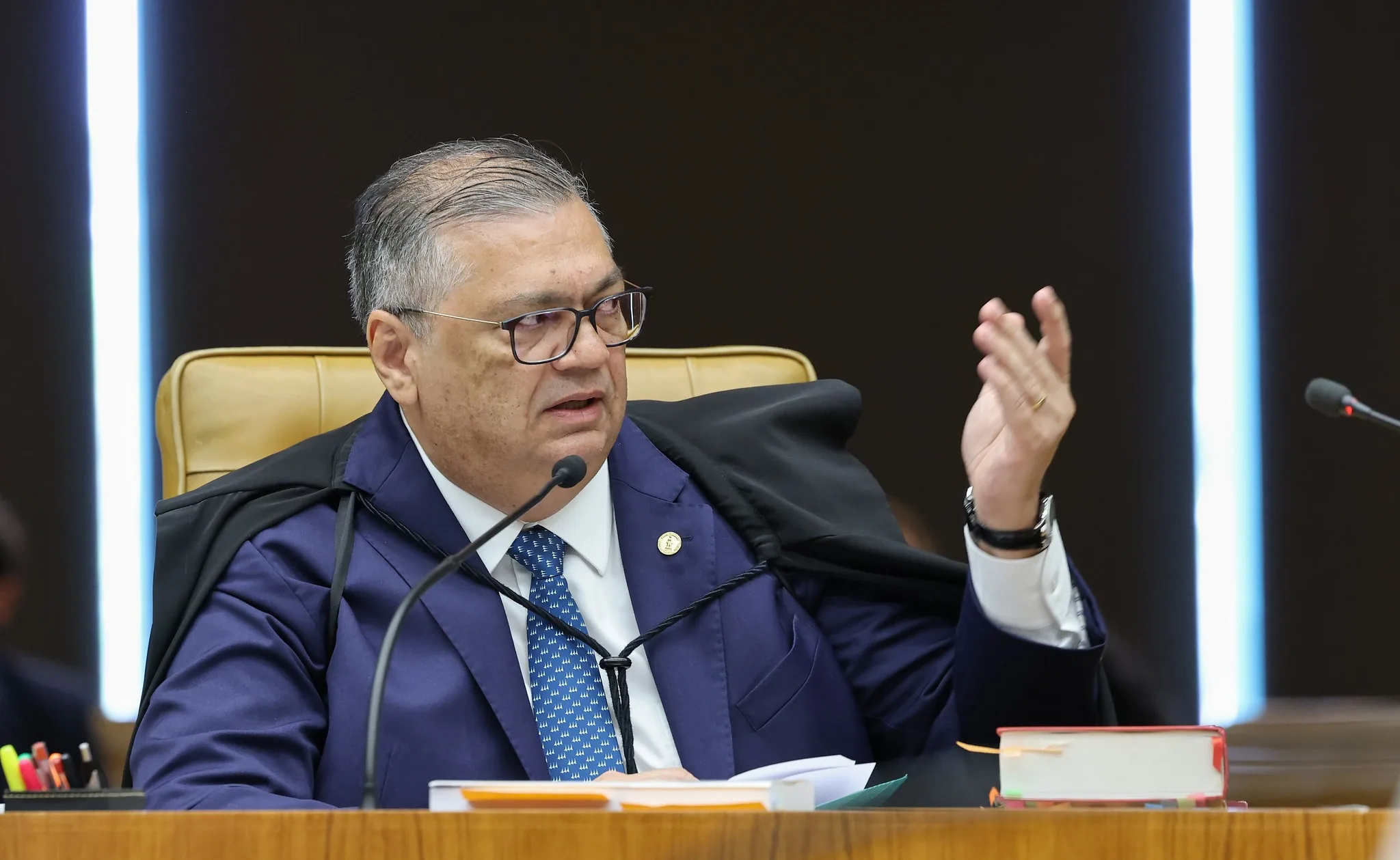Ministro Dino pede reavaliação das regras da CVM