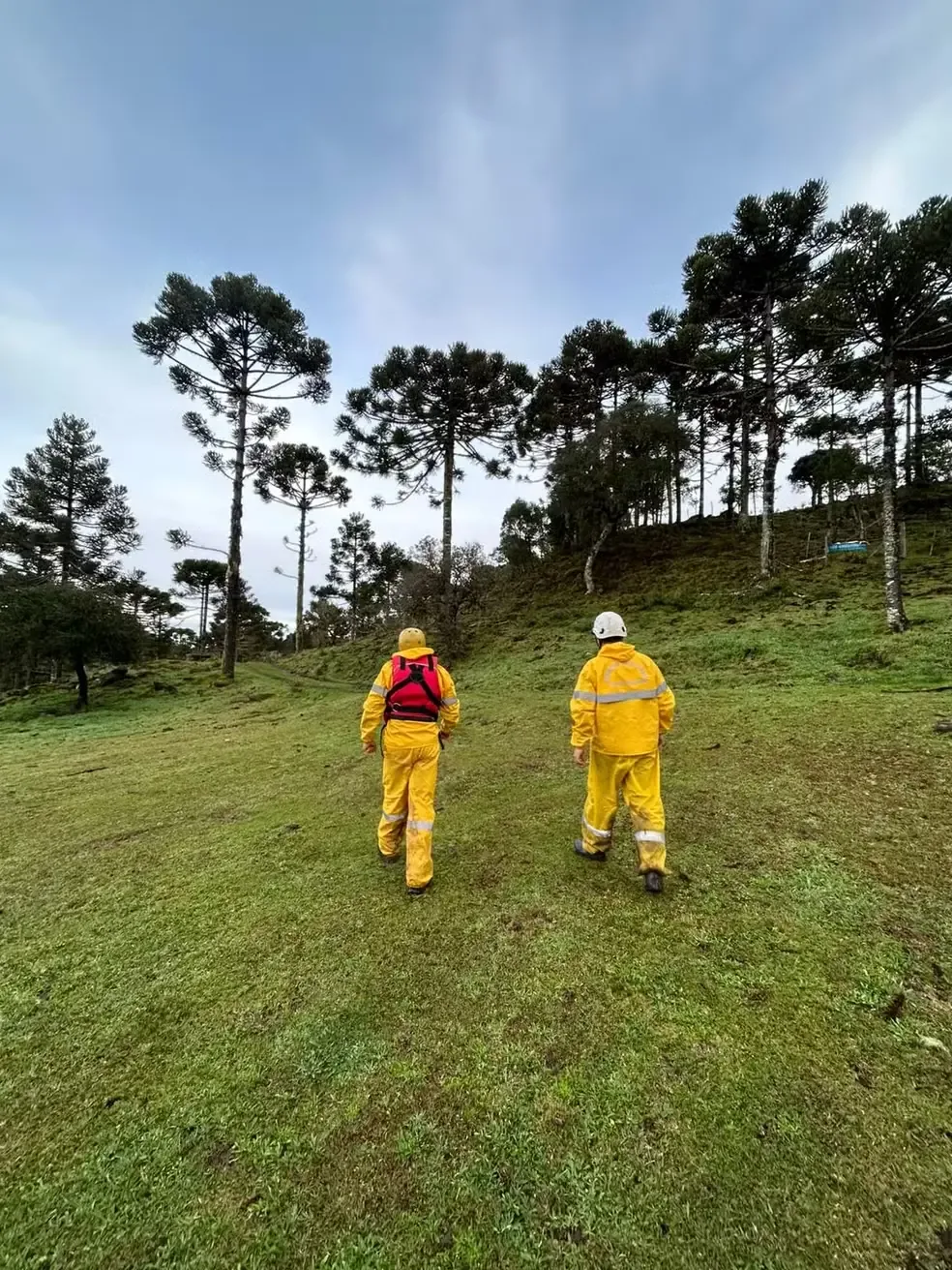 Helicóptero com cantor Rick é encontrado em SC; cinco corpos são localizados