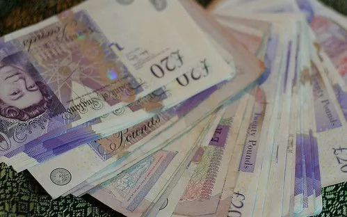 Pound britânico pode enfraquecer com aumento de juros dos concorrentes
