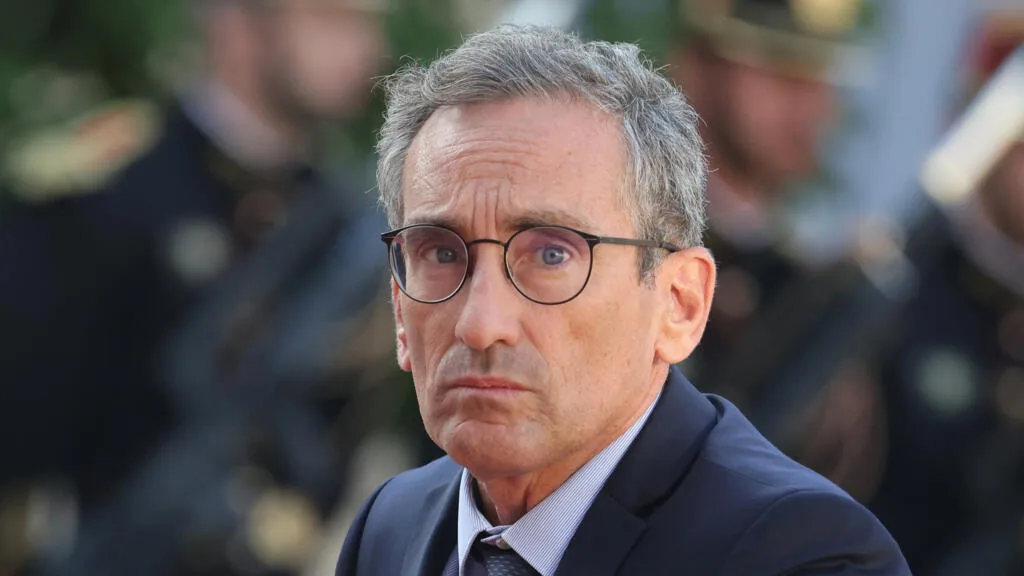 França se retrata após disputa diplomática com EUA