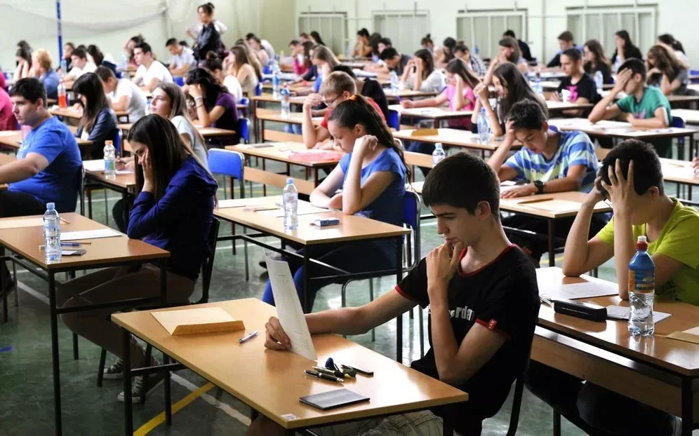 “O tema não pode ser decorado”: professora revela como assunto é escolhido, alerta sobre repertórios prontos e dá dicas para a redação do Enem