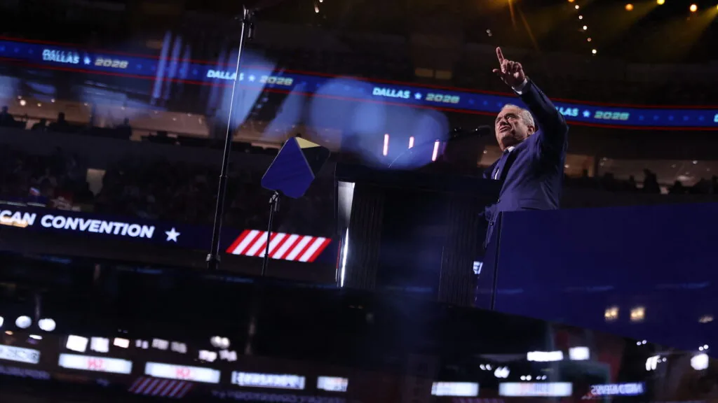 Iowa: Kennedy Jr. pode ajudar candidato republicano a ganhar eleição?