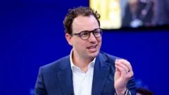 CEO da Anthropic defende atraso no desenvolvimento de IA