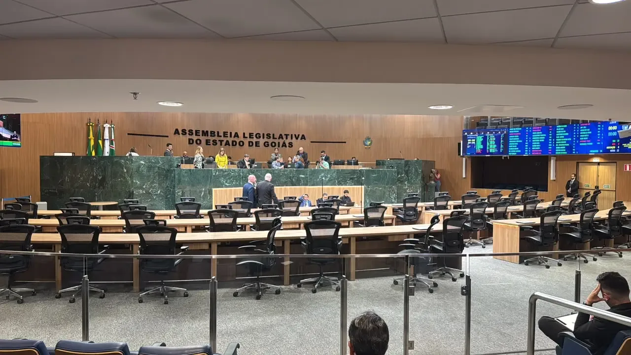 Presidente da Alego anuncia desconto salarial para deputados faltosos