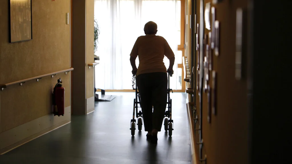 Geriatra explica por que a IA para idosos deve ser cuidadosamente analisada