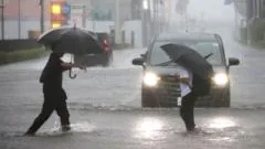 Milhões evacuados em face do Typhoon Dujuan em Japão