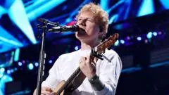Ed Sheeran pede que Robert Kraft do New England Patriots doe $2mi em ajuda após controvérsia