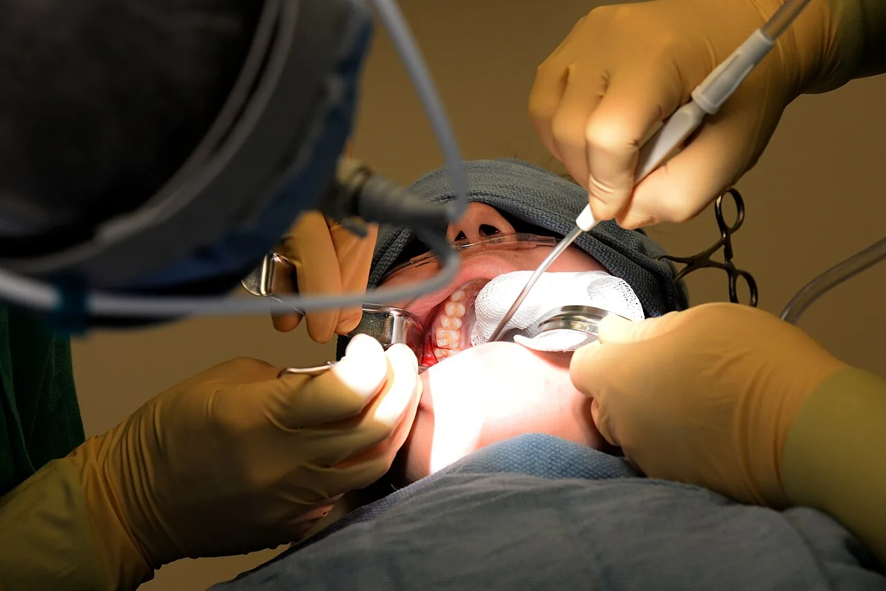 Harmonização orofacial: decisão judicial reabre debate sobre competências odontológicas