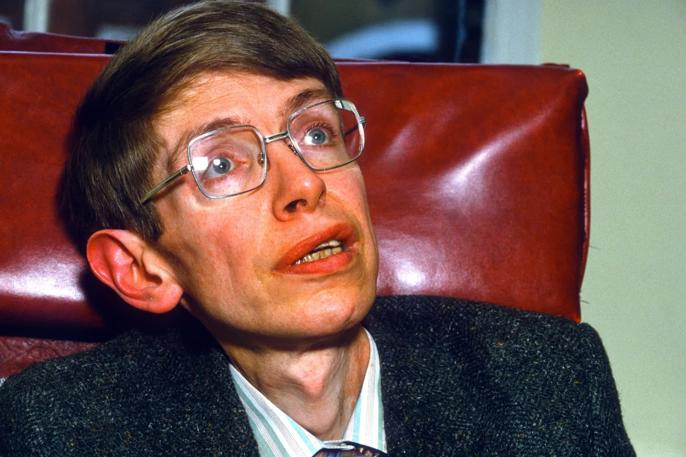Biografia autorizada de Stephen Hawking oferece nova perspectiva
