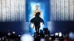 Céline Dion retorna ao palco em Paris e emociona fãs