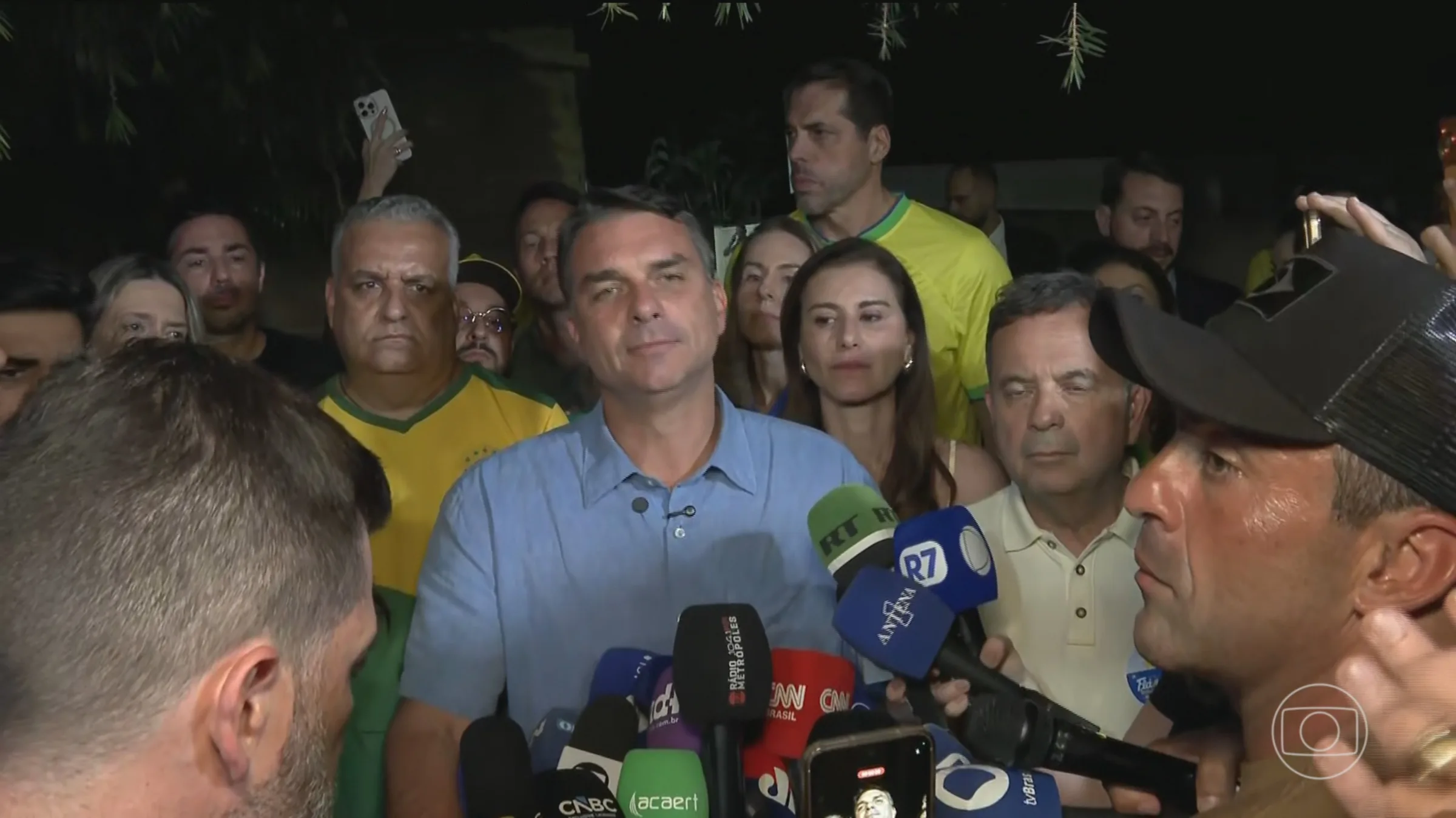 Vídeo de Flávio Bolsonaro é #FAKE; fala foi manipulada com IA