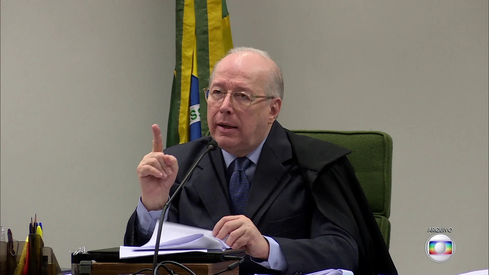 Ex-presidente do STF critica carta de Flávio Bolsonaro sobre eleição