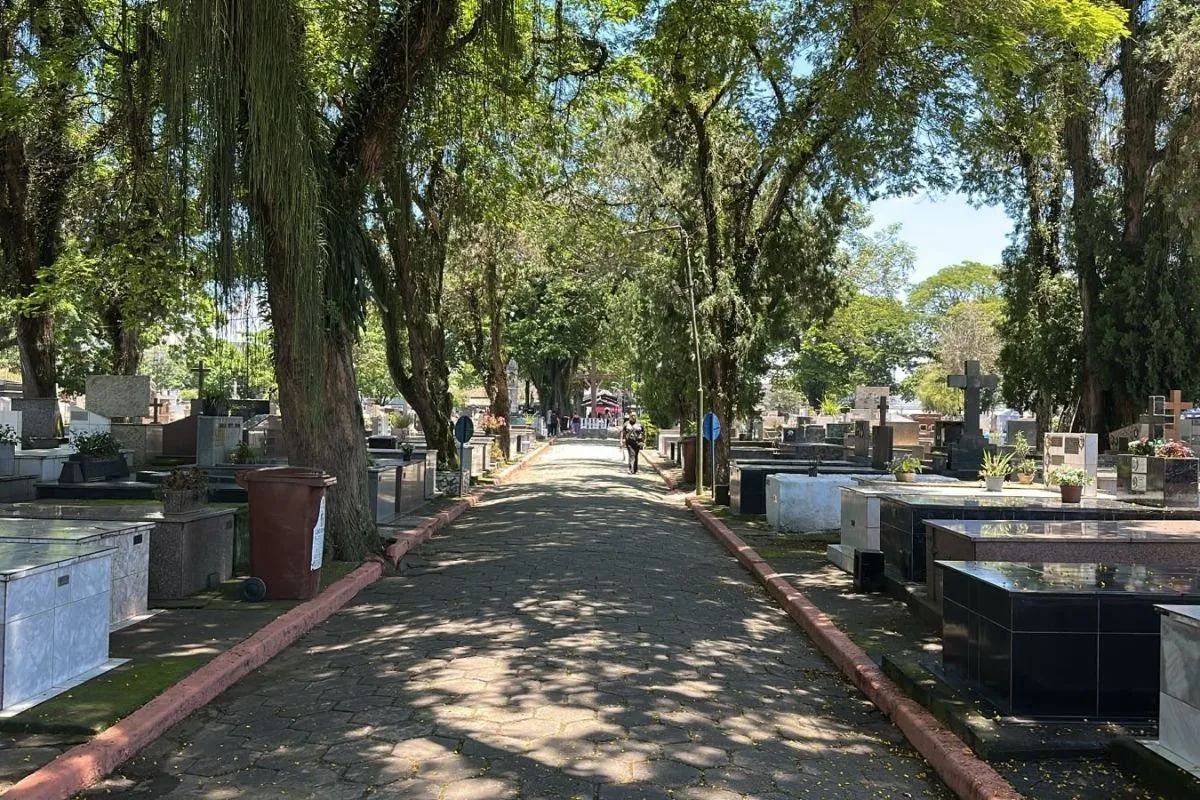 Dia de Finados: cemitérios de São José dos Campos esperam receber 50 mil visitantes; veja horários e programação