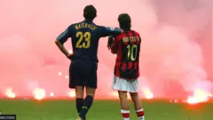 Imagem icônica captura momento do clássico AC Milan x Inter