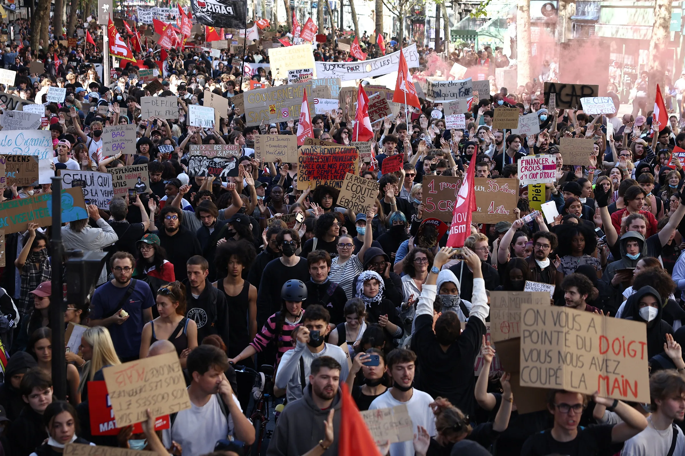 Estudantes e professores protestam na França