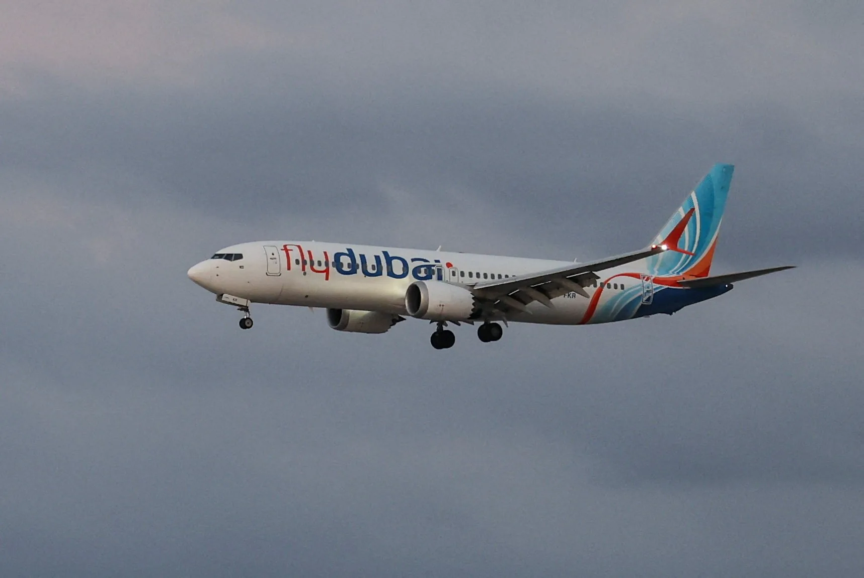 Copiloto esfaqueia comandante em voo da FlyDubai
