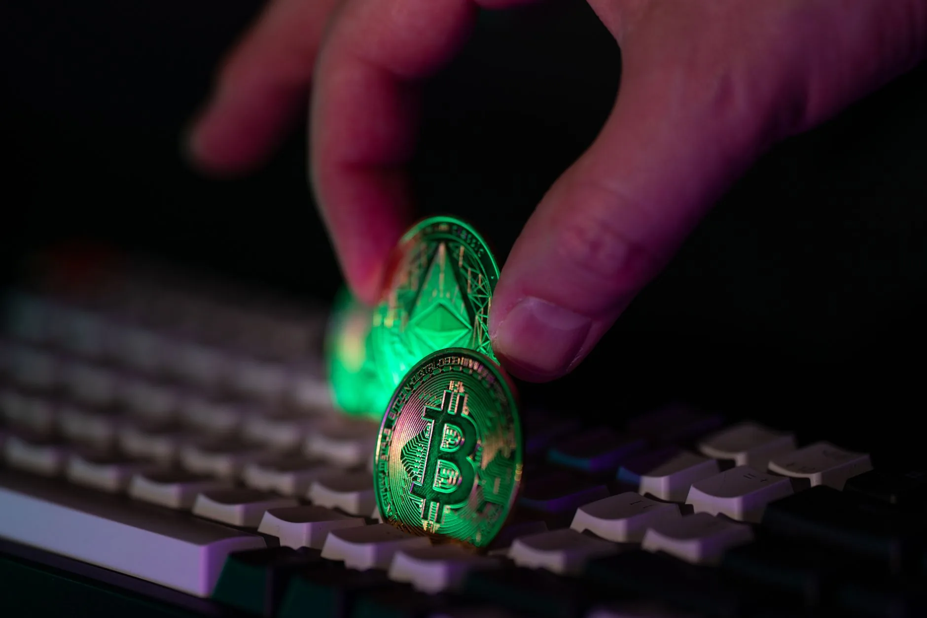 Binance suspende operações após suposto ataque cibernético de hackers norte-coreanos
