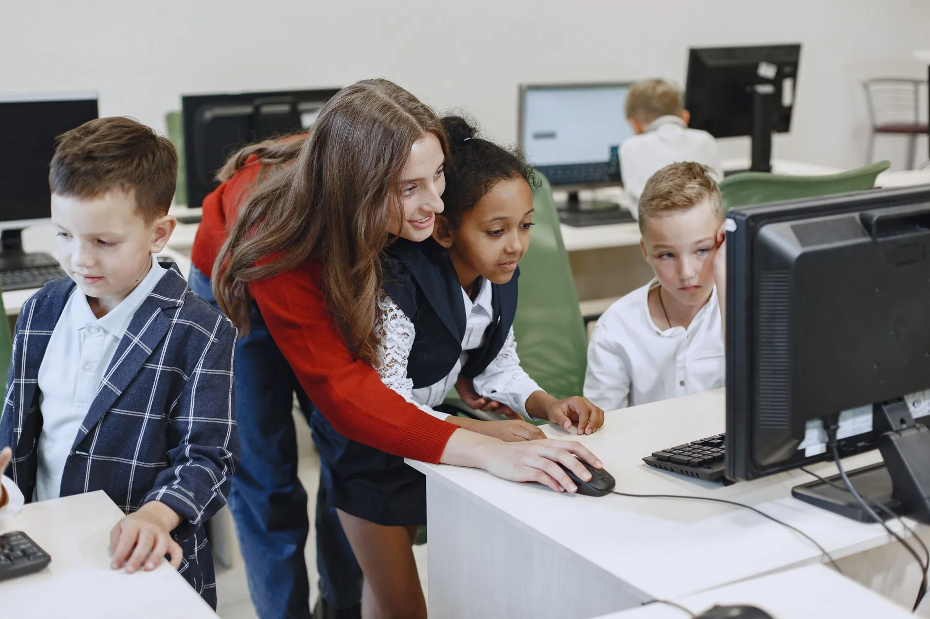 Programa oferece cursos gratuitos sobre IA para professores