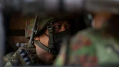 Homens jovens vivem em constante medo de serem raptados e forçados ao serviço militar