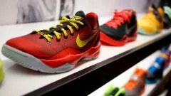 Nike enfrenta desafios após perdas de clientes e marcas rivais