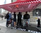 Nova medida educativa multa ciclistas que atravessam sinal vermelho
