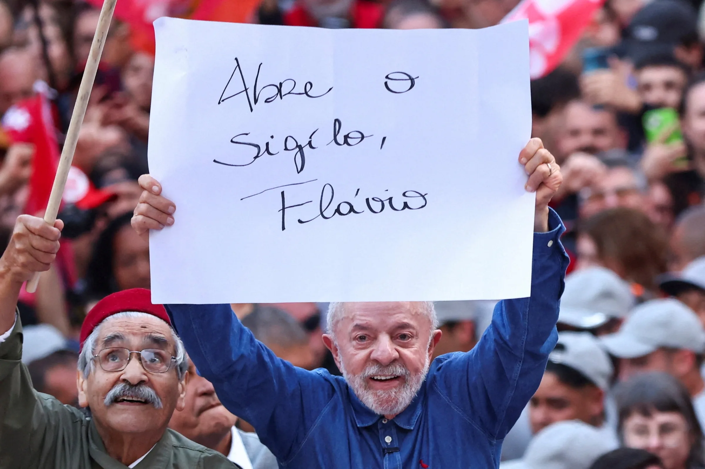 Lula critica condições de Flávio Bolsonaro para quebras de sigilo