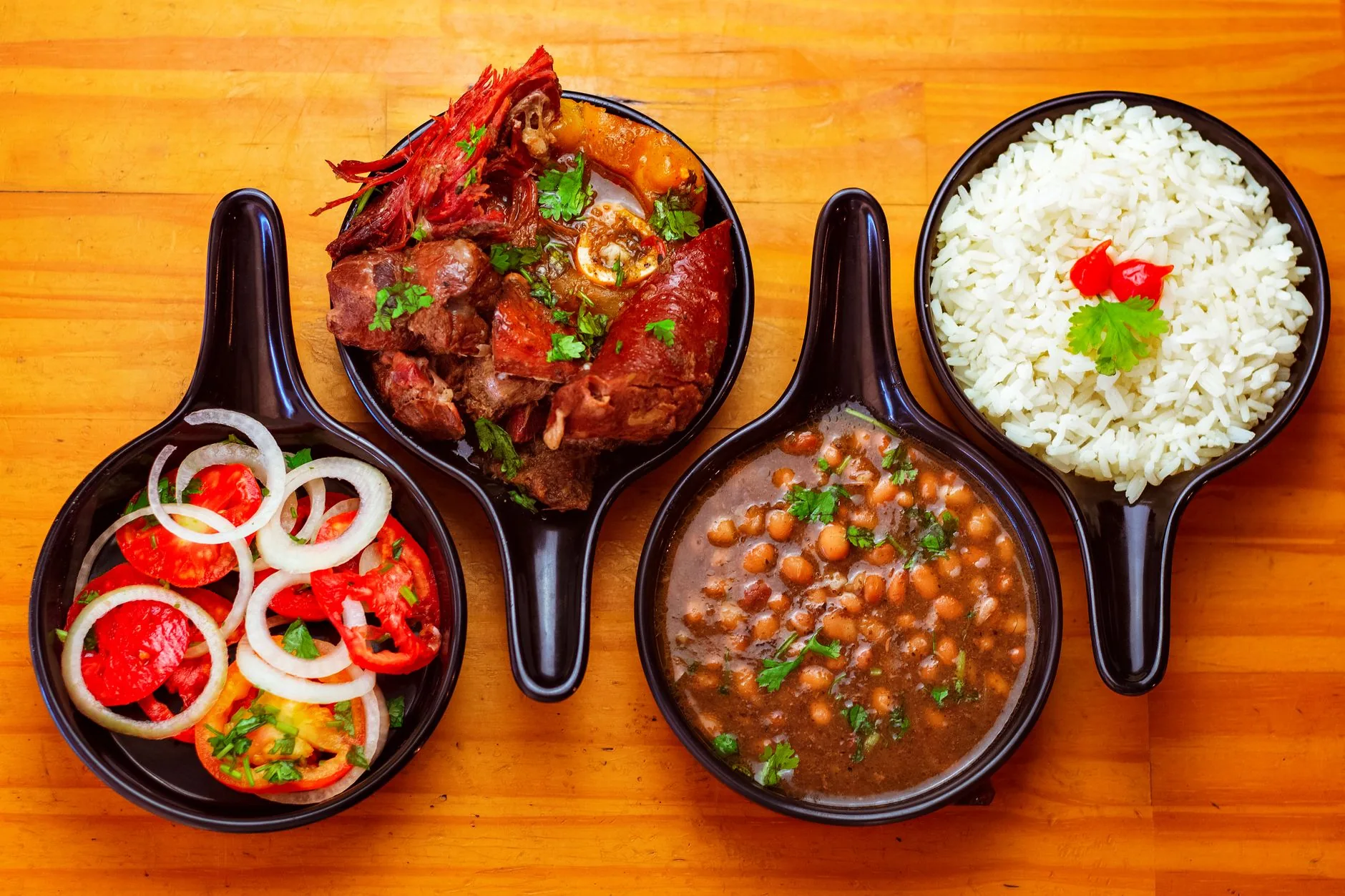 Folha de louro: o ingrediente que transforma o arroz em uma refeição caseira