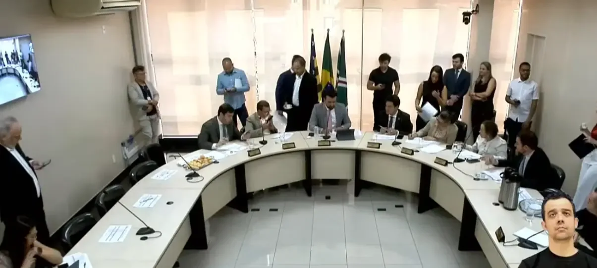 Projeto de reestruturação salarial para TAEs é aprovado na CCJ