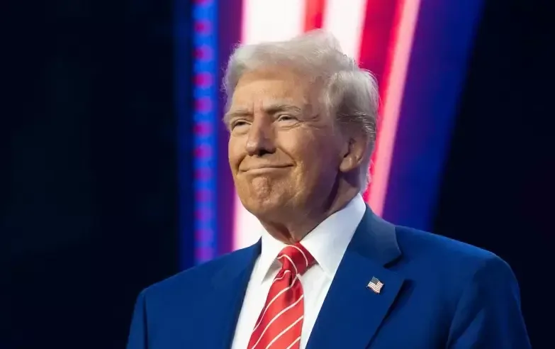 “Eu poderia dizer as coisas mais estúpidas e vocês aplaudiriam”, disse Trump, sob aplausos. Como a humanidade chegou a esse ponto?