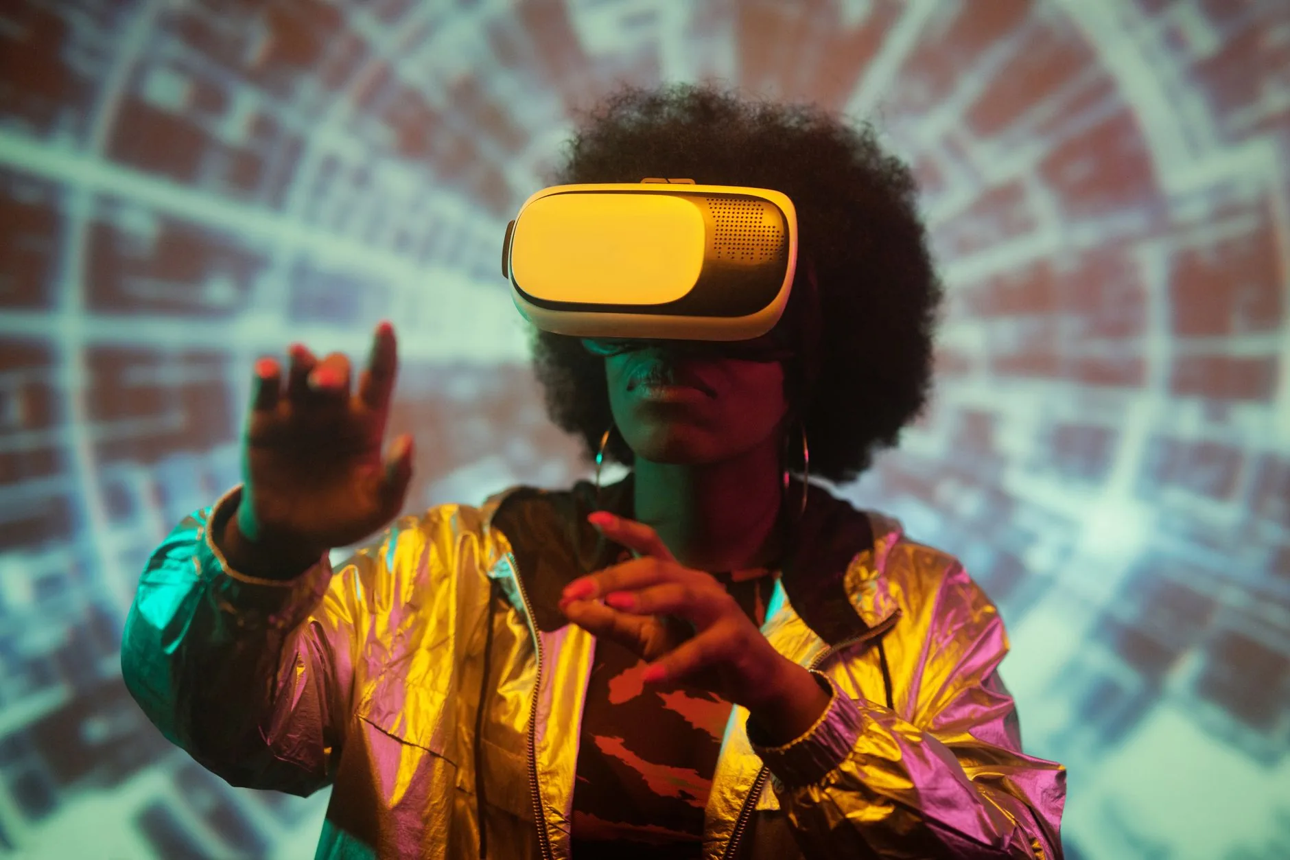 Análise: A Influência das Grandes Empresas de Tecnologia na Indústria