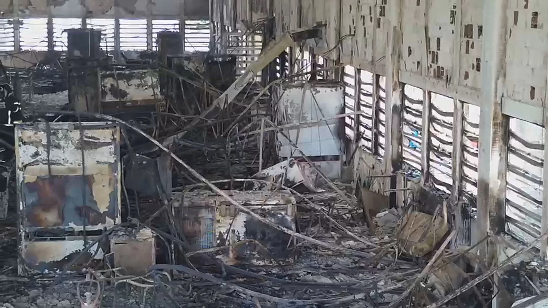 Polícia Federal inicia perícia com drone e robô em prédio destruído por incêndio na UFPE