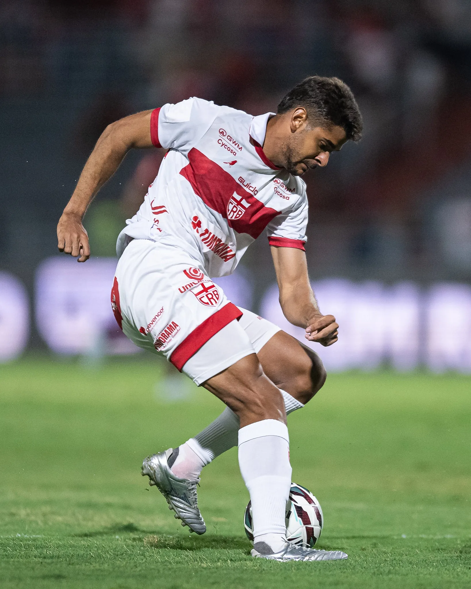 João Neto comemora chance como titular do CRB