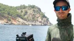Cameraman Surpreende-se com Aparecimento Inesperado de Baleia Juba