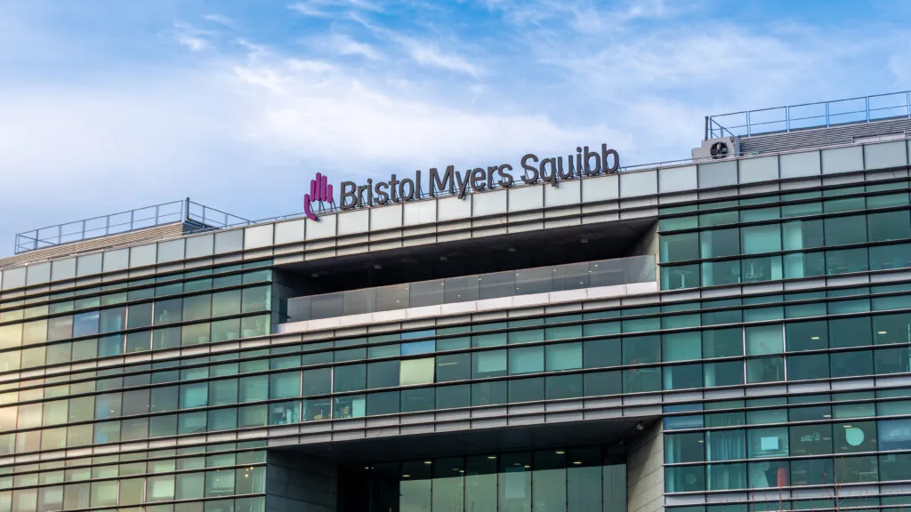 Morte de paciente em ensaio clínico de tratamento CAR-T da Bristol Myers Squibb