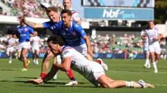 England derrota França por 82-0 e mantém esperanças no Mundial