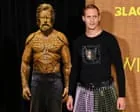 Comediante britânico causa polêmica entre artesãos