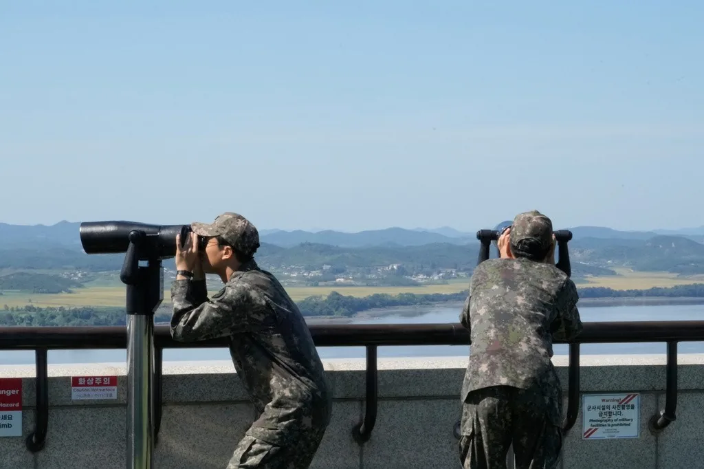 Coreia do Norte lança mísseis balísticos em direção ao mar