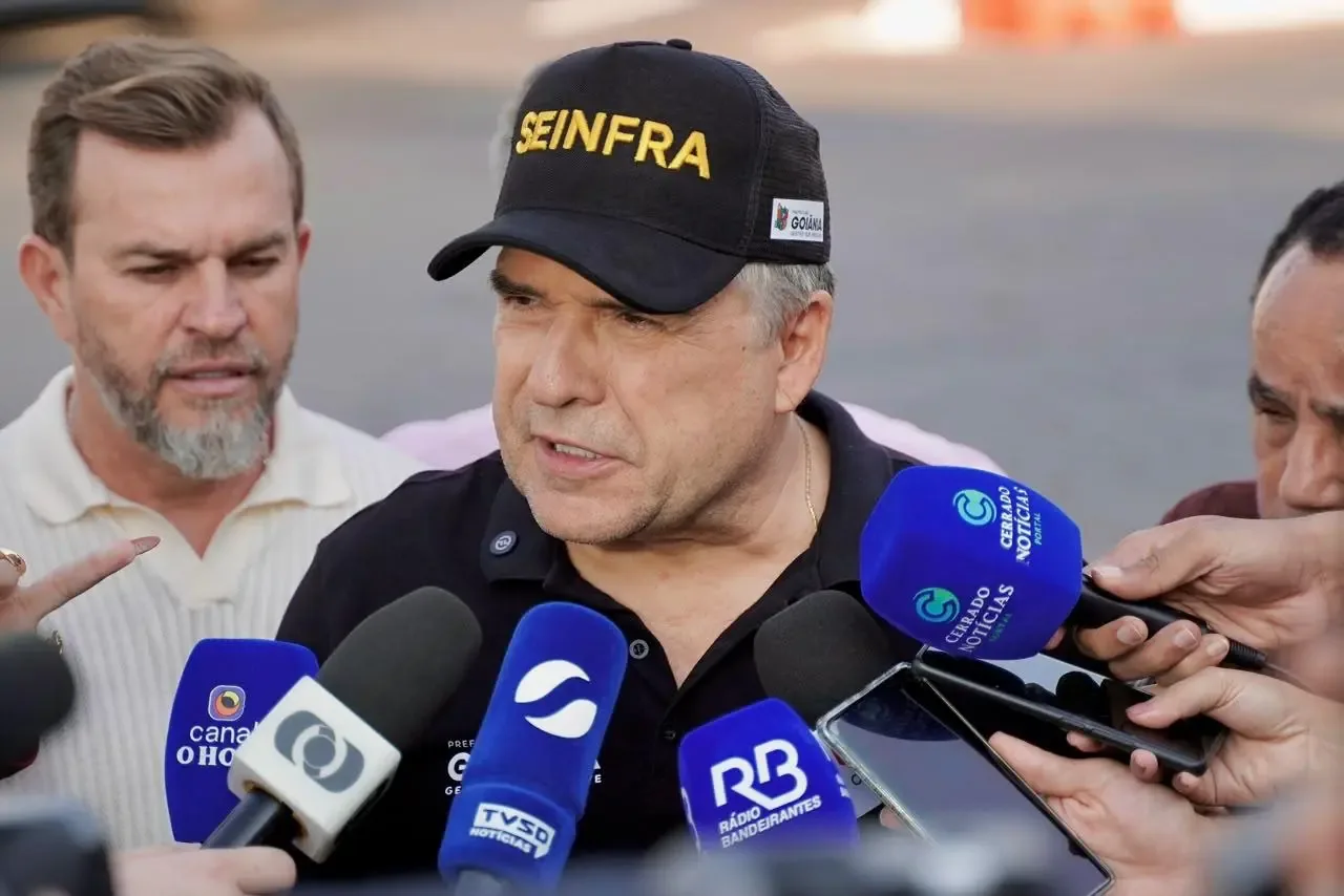 Mabel critica viagem de Flávio Bolsonaro aos EUA e diz que enfrentaria situação no Brasil