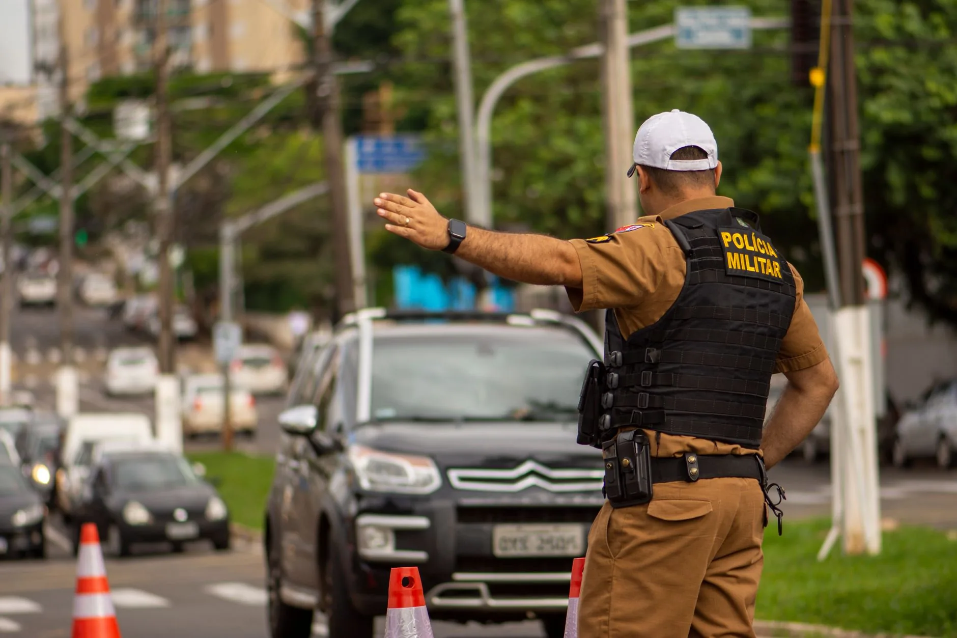 Flávio Bolsonaro intimado pela PF a entregar passaportes