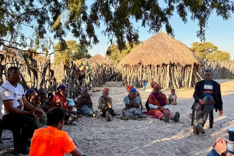 Processo histórico de restituição de terras oferece esperança para comunidades indígenas san em Botswana
