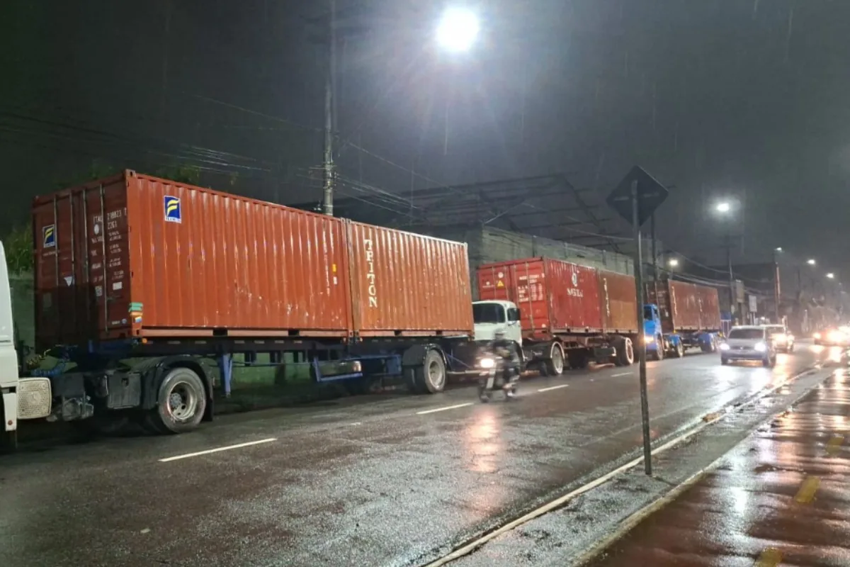Contêineres avaliados em R$ 41,5 mil são recuperados com ajuda de rastreador no litoral de SP