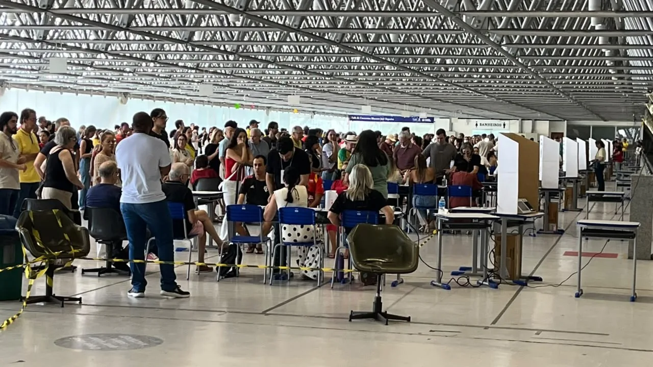 17 urnas substituídas e eleitores presos por distribuição de santinhos