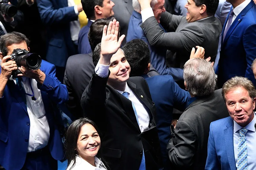 PL se dividi sobre disputar presidência do Senado contra Alcolumbre