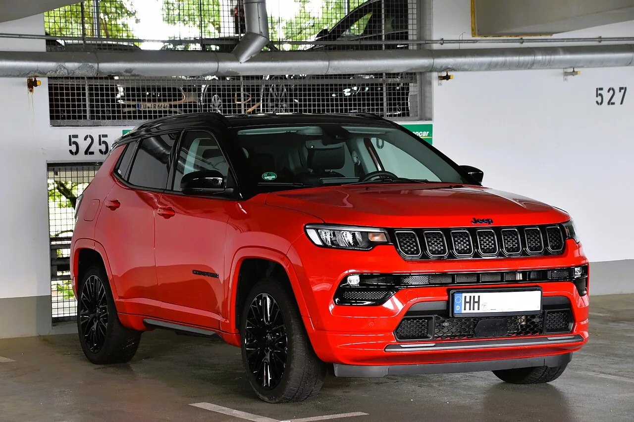 Jeep Compass 2027 ganha versões híbridas, mas continua mais caro e consumidor