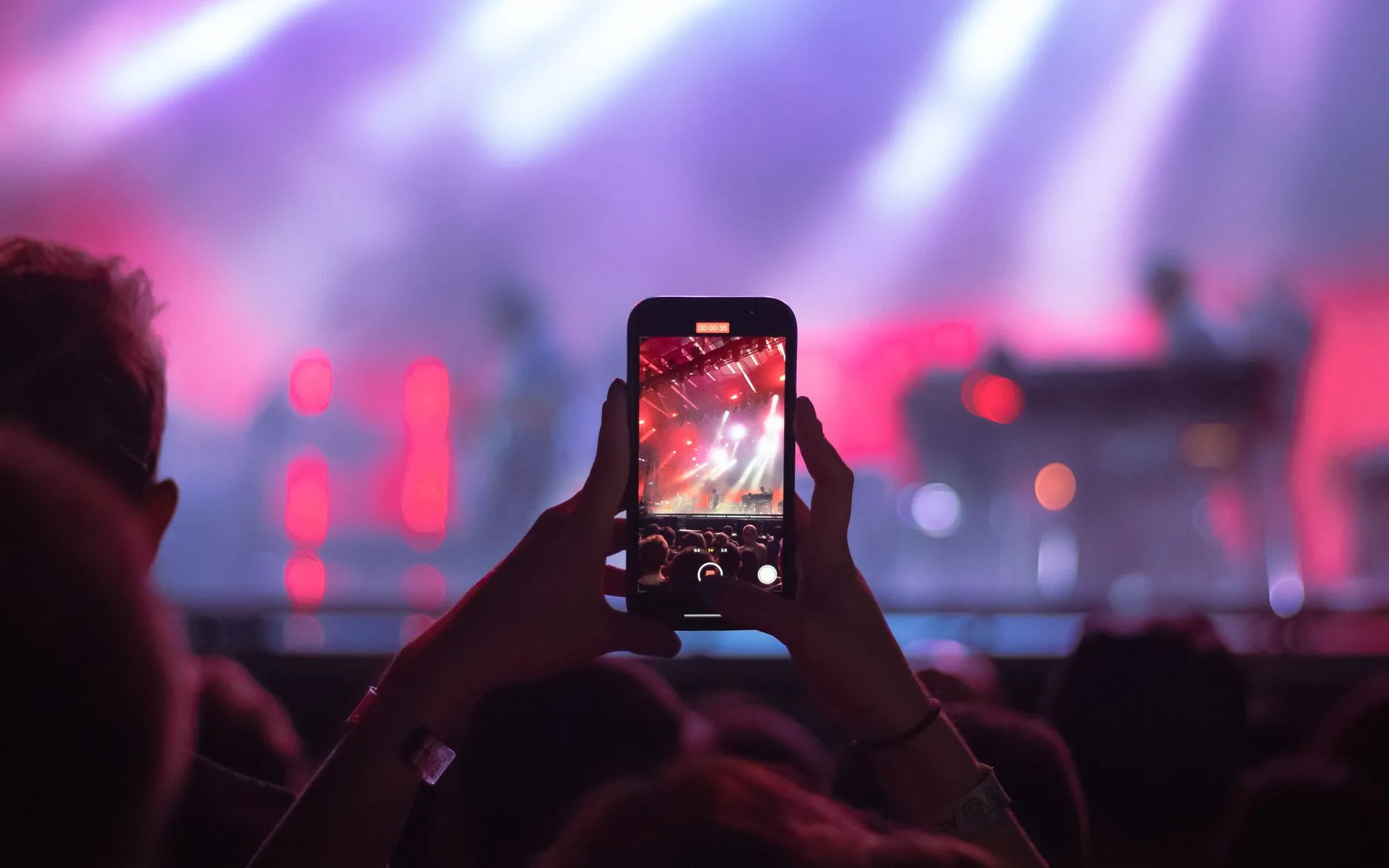 Análise: O Impacto Cultural dos Medios de Entretenimento na Formação de Conteúdo