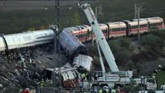 Conversas entre controle e motoristas revelam erros antes de acidente ferroviário em Espanha