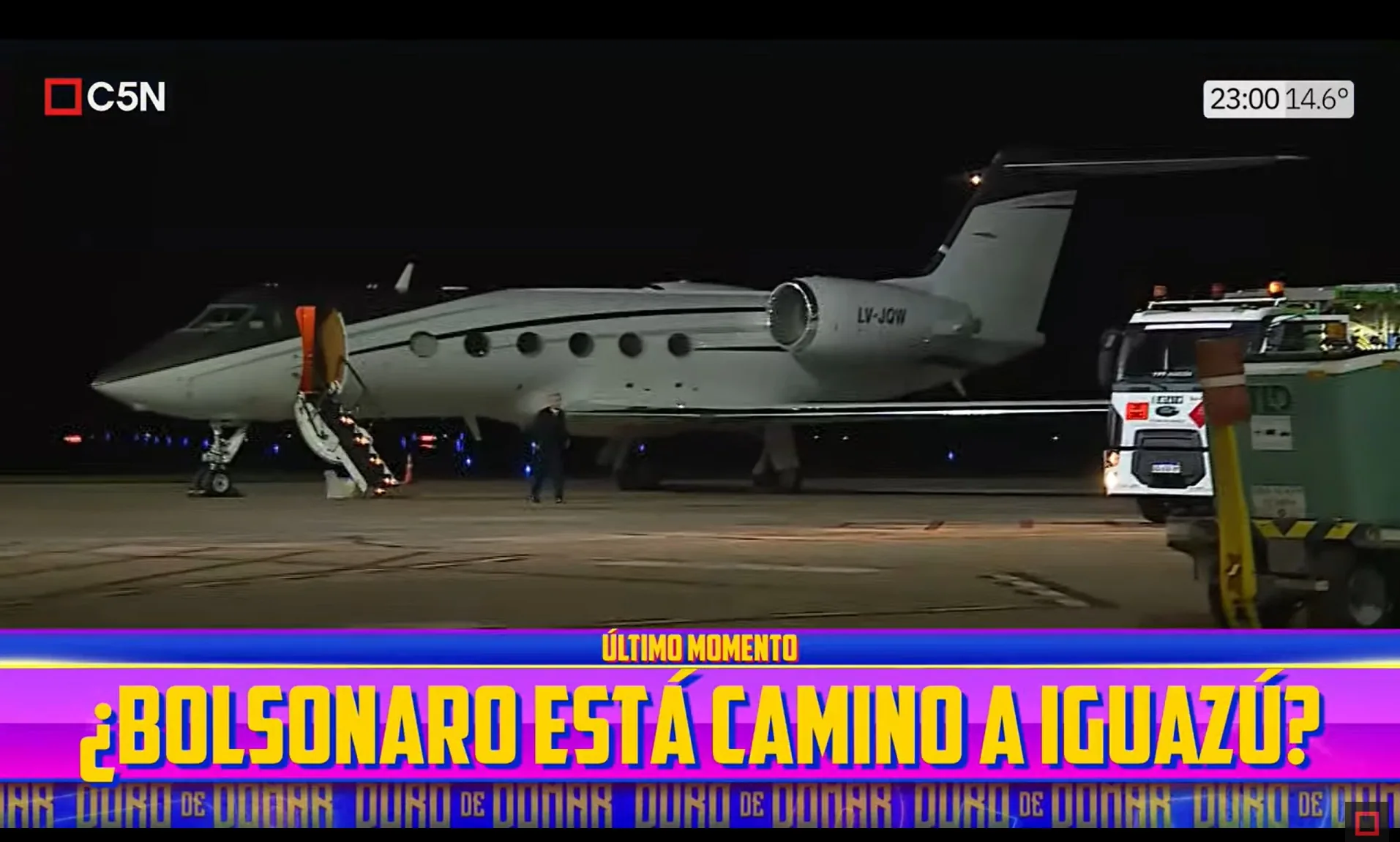 Flávio Bolsonaro e família cruzam fronteira e seguem em voo privado para o Equador