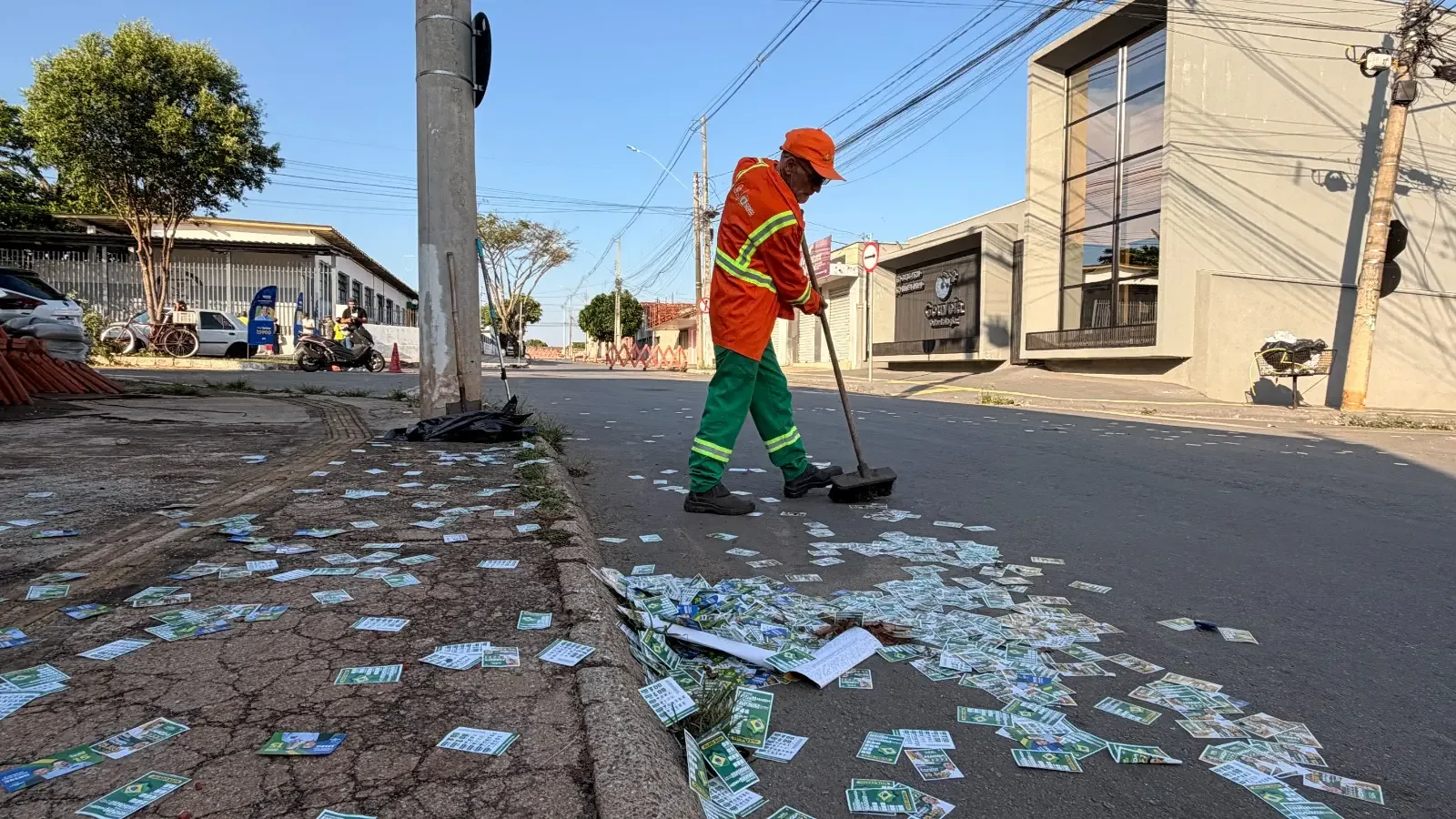 Goiânia recolhe 1,5 tonelada de materiais de campanha após eleição