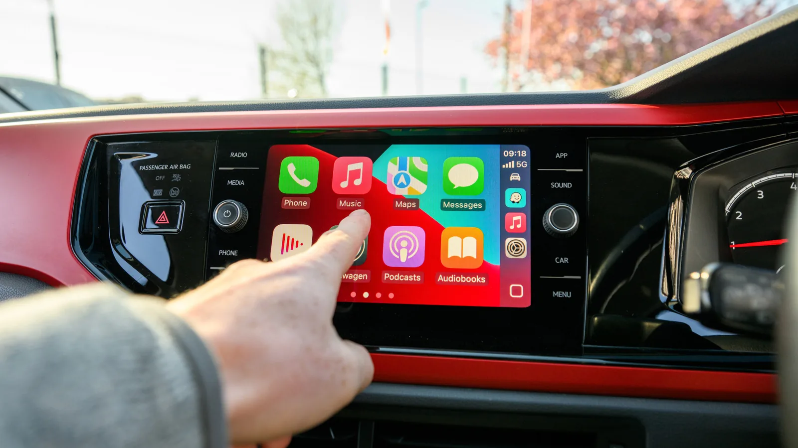 Por que algumas apps do iPhone não aparecem no Apple CarPlay?